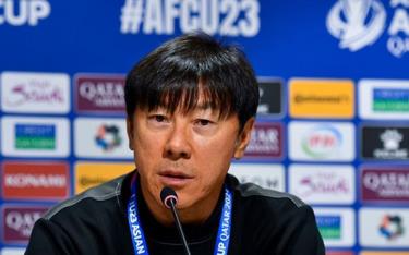 Trọng tài Kabirov đã 2 lần đuổi cầu thủ Indonesia