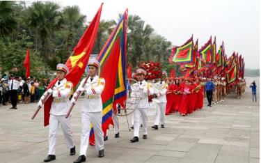 Đoàn hành lễ trong buổi Tổng duyệt lễ Dâng hương Giỗ Tổ Hùng Vương