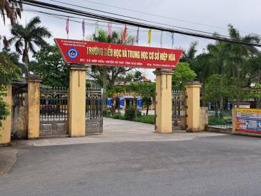 Trường Tiểu học và THCS Hiệp Hòa.