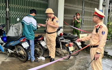 Đội Cảnh sát giao thông (CSGT) đường bộ số 3, Phòng CSGT, Công an tỉnh Yên Bái tăng cường xử lý thanh thiếu niên vi phạm trật tự an toàn giao thông