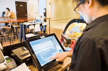 Việc sử dụng hóa đơn điện tử giúp hạn chế các hành vi gian lận hóa đơn