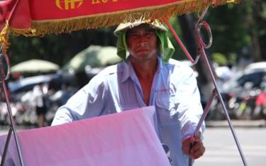 Hôm nay nhiều nơi nắng nóng đặc biệt gay gắt, nhiệt cao trên 40 độ C.