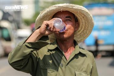 Dự báo thời tiết tuần tới, nhiều nơi trên cả nước tiếp tục nắng nóng và nắng nóng gay gắt.