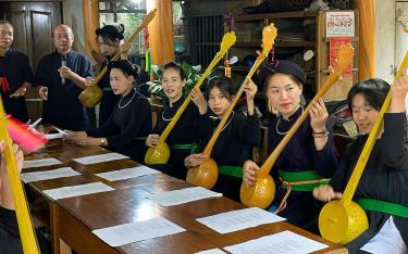 Hát “Khắp cọi” là nét đẹp văn hóa độc đáo được người Tày, xã Xuân Lai, huyện Yên Bình gìn giữ từ bao đời nay. (Ảnh: Thanh Chi)