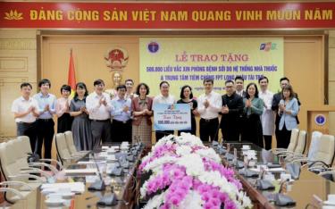 Bộ Y tế tiếp nhận 500.000 liều vắc xin chứa thành phần sởi được tài trợ