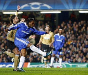 Drogba ghi bàn duy nhất giúp Chelsea tạm dẫn trước sau lượt đi.