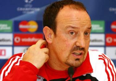 Benitez cảm thấy bực tức vì không được toàn quyền quyết định một số vấn đề ở Liverpool.