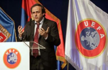 Chủ tịch UEFA, Michel Platini sẽ xem xét ý tưởng này.