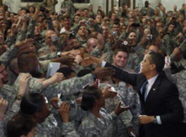 Tổng thống Obama thăm lính Mỹ ở Iraq.
