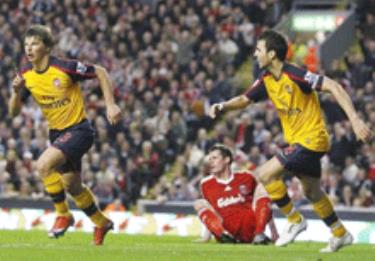 Arshavin có trận đấu để đời, ghi cả 4 bàn thắng cho Arsenal.