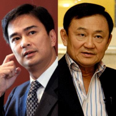 Thủ tướng Thái Lan Abhisit Vejjajiva (trái) đã bác bỏ khả năng đàm phán với ông Thaksin (phải), và cảnh sát Thái đang nhờ Interpol truy bắt ông này.