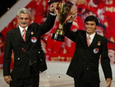 Việt Nam đăng cai một bảng đấu AFF Cup 2010 giúp tuyển Việt Nam tăng cơ hội bảo vệ ngôi vô địch.