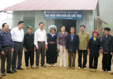 Đoàn đại biểu Quốc hội tỉnh Yên Bái tiếp xúc cử tri xã Chế Tạo (Mù Cang Chải).
