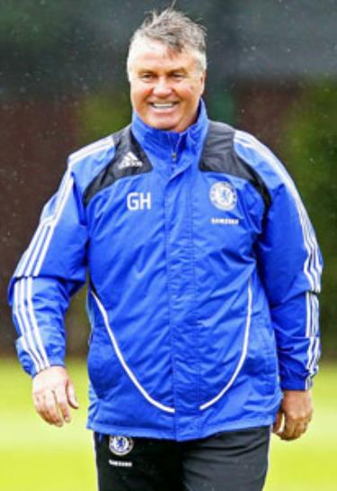 Guus Hiddink rất vui vẻ trước trận chung kết Cúp FA.
