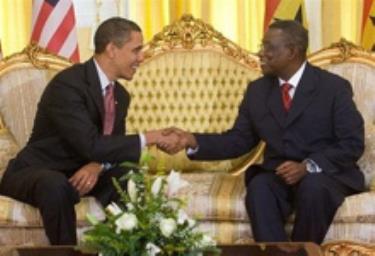 Tổng thống Mỹ Obama trong cuộc gặp với người đồng cấp Ghana - John Atta-Mills.