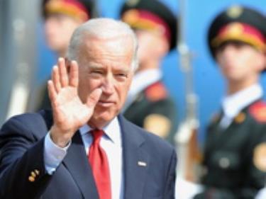 Phó Tổng thống Mỹ Joseph Biden trong lễ đón tại sân bay Kiev ngày 20/7.