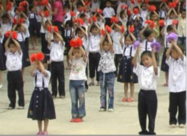 Giờ học ngoại khóa các em học sinh Trường tiểu học Kim Đồng (thành phố Yên Bái).