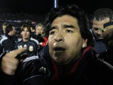 Maradona không quên mối bất hòa với báo chí quê nhà sau khi tuyển Argentina giành vé trực tiếp dự World Cup Nam Phi 2010.