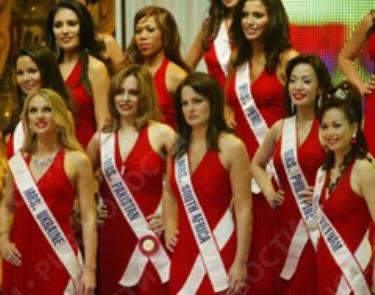 Các thí sinh tham dự cuộc thi Mrs World 2008.
