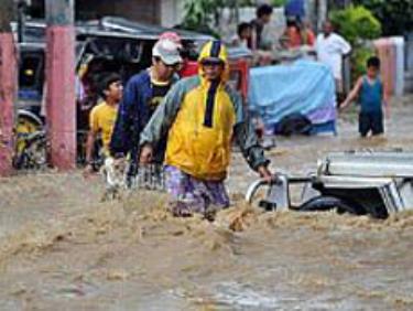 Cảnh lụt lội do siêu bão Mirinae gây ra ở thị trấn Santa Cruz, phía nam Manila ngày 31/10.