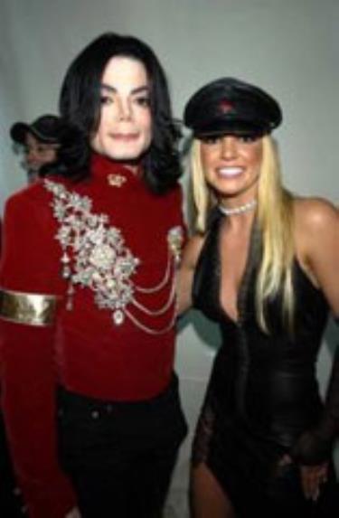 Michael Jackson và Britney Spears năm 2002 tại lễ trao giải video MTV.