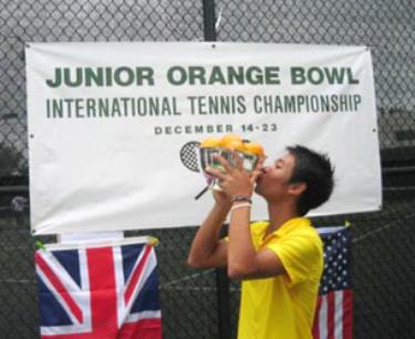 Hoàng Thiên giành chức vô địch tại Junior Orange Bowl Festival, diễn ra ở Coral Gables, Florida.