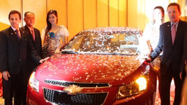 Xe Cruze tiêu thụ được hơn 100 chiếc trong tháng 4/2010