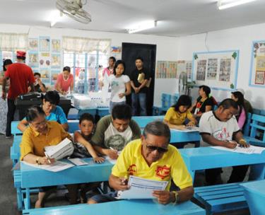 Cử tri tại tỉnh Tarlac, phía Bắc thủ đô Manila.