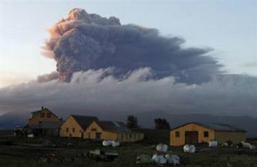 Núi lửa Eyjafjallajokull, Iceland phun tro bụi.