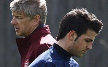 Nhiều khả năng, Wenger (trái) và Fabregas sẽ không còn chung một chiến tuyến.