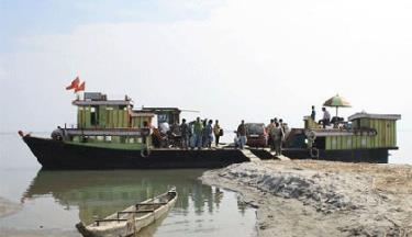 Một con phà trên sông Brahmaputra, nơi tai nạn xảy ra.