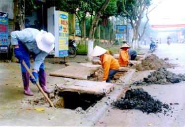 Người lao động đang gặp rất nhiều khó khăn do các doanh nghiệp thiếu việc làm và thắt chặt chi tiêu.

