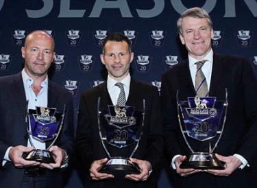 Từ trái qua phải: Shearer, Giggs, David Gill trong lễ trao giải