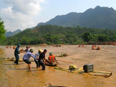 Diễn tập PCLB - TKCN trên sông Chảy.