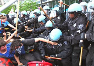 Biểu tình phản đối NATO ở Chicago.