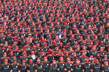 Công nhân Indonesia tuần hành trước dinh Tổng thống ở Jakarta ngày 1/5.