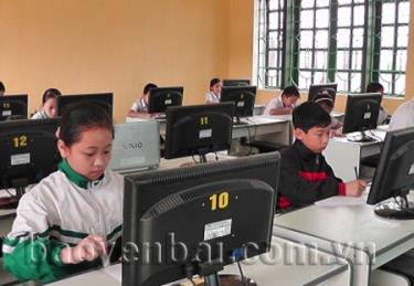 Học sinh huyện Lục Yên thi giải Toán trên mạng Internet năm học 2012 - 2013.