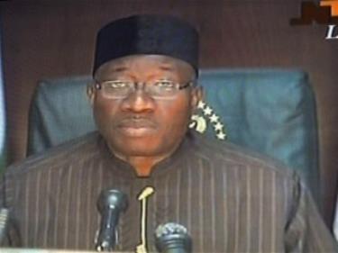 Tổng thống Nigeria Goodluck Jonathan ngày 14.5 tuyên bố tình trạng khẩn cấp tại ba bang nước này.