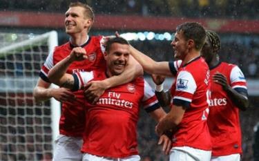 Arsenal tiễn Wigan xuống hạng!
