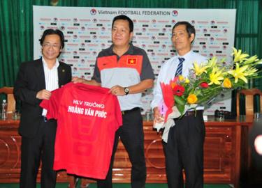 HLV Hoàng Văn Phúc chính thức dẫn dắt tuyển Việt Nam