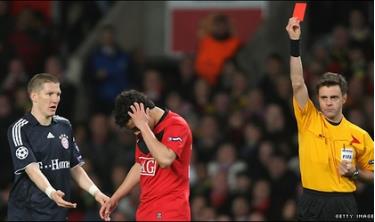 Trọng tài Rizzoli từng gián tiếp giúp Bayern vượt qua MU.