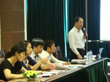 Phó Chánh văn Phòng kiêm Người phát ngôn Bộ VH-TT&DL Phan Đình Tân (đứng).