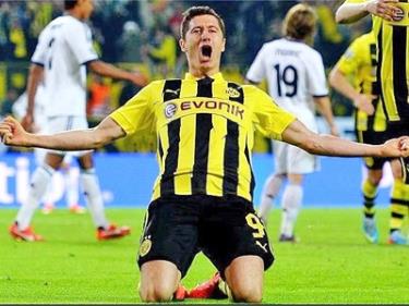 Lewandowski là chân sút ghi nhiều bàn nhất góp mặt ở trận chung kết Champions League đêm nay và chỉ kém người đứng đầu là Ronaldo 2 bàn mùa này. 
