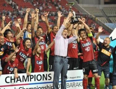 Đánh bại đối thủ từ Nam Mỹ để vô địch Suruga Bank Cup 2012, 
Kashima Antlers có danh hiệu 24 trong phòng truyền thống của mình.