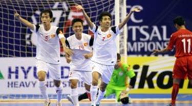 Đội Futsal Việt Nam ăn mừng chiến thắng.