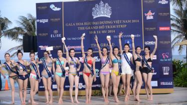 Ra mắt các thí sinh của vòng chung kết Hoa hậu đại dương tại The Grand Ho Tram Strip.