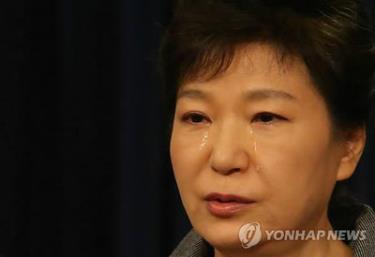 Tổng thống Hàn Quốc Park Geun-hye xin lỗi người dân.