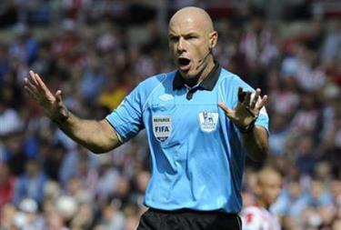 Trọng tài Howard Webb.