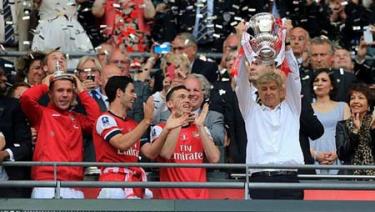 HLV Wenger sẽ tiếp tục có cơ hội đem về cho Arsenal những danh hiệu trong ba năm tới.