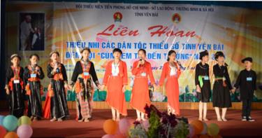 Liên hoan Thiếu nhi các dân tộc thiểu số tỉnh Yên Bái thu hút 100 em thiếu nhi dân tộc trong toàn tỉnh tham gia.